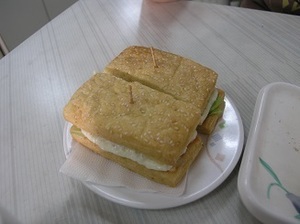 134.鮪魚蛋可頌.jpg