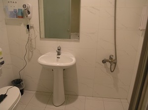 15.安可旅店部屋3.jpg