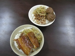 228.魯肉飯と肉団子飯.jpg